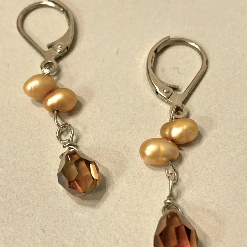 Earring. Beautiful - Picture 1 of 9